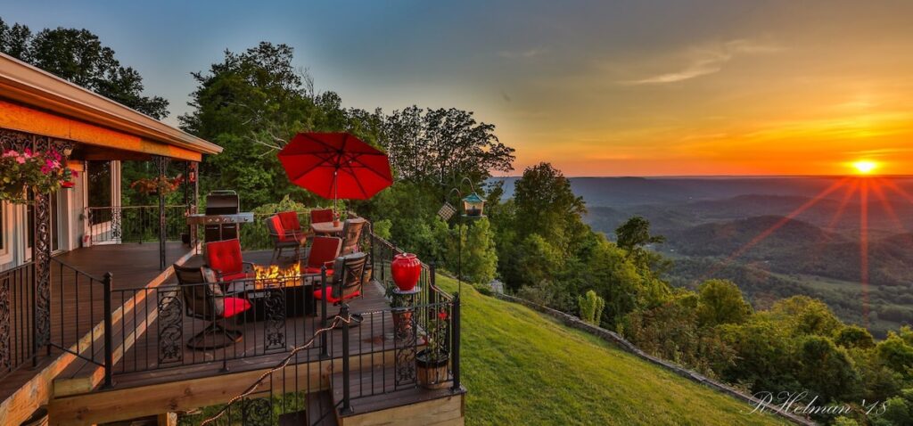 Ray's Place on Lookout Mountain Main Image