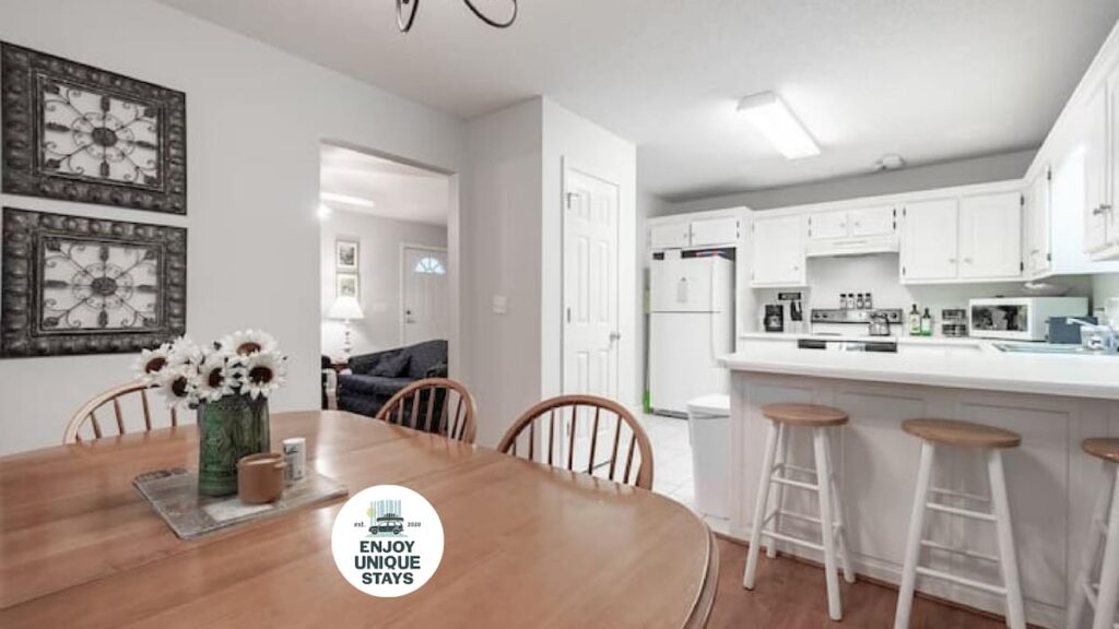 Covenant Cottage with outdoor dining! Main Image
