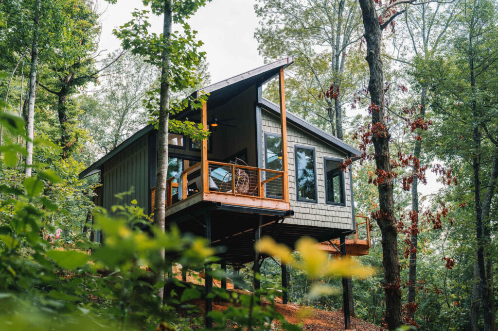 Summer Breeze at Willow Treehouse -Treetop Escapes Main Image