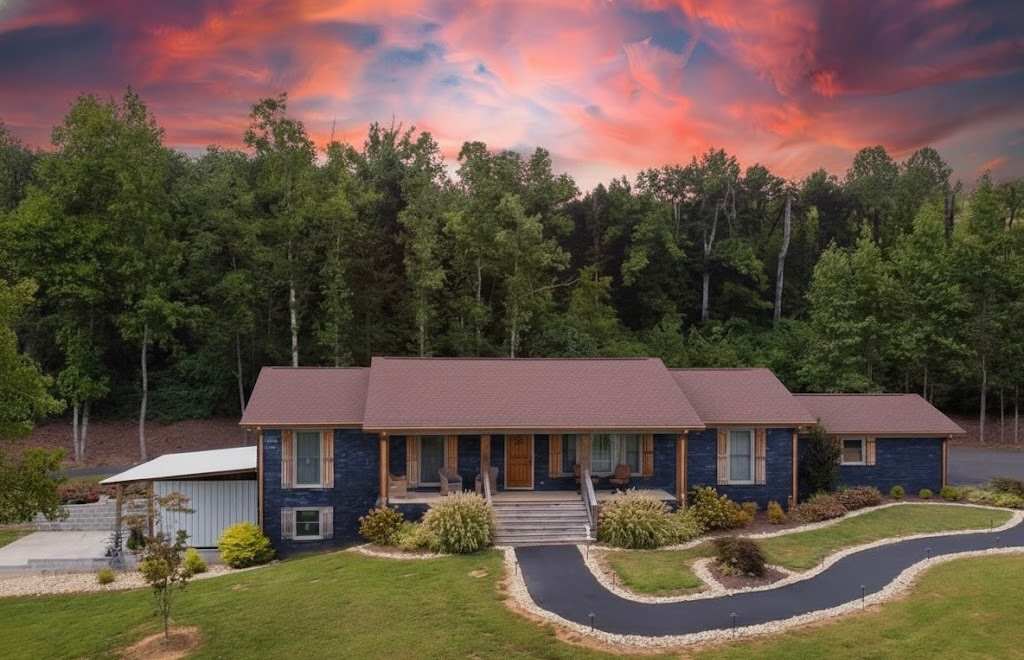 Southern Comfort Retreat with a private hot tub! Main Image