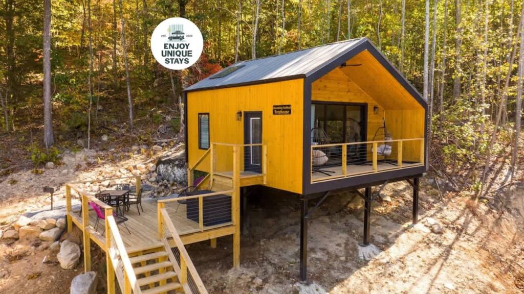 Blooming Redbud Treehouse with private hot tub! Main Image
