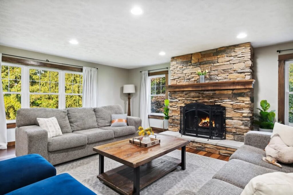 Sawyer Farmhouse -Spacious Retreat with 5 Bedrooms Main Image