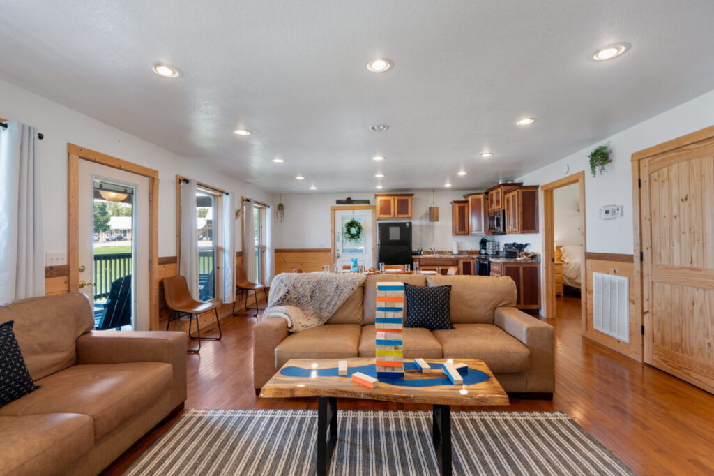 Trails End Cabin with a hot tub, fire pit, & indoor pool! Main Image