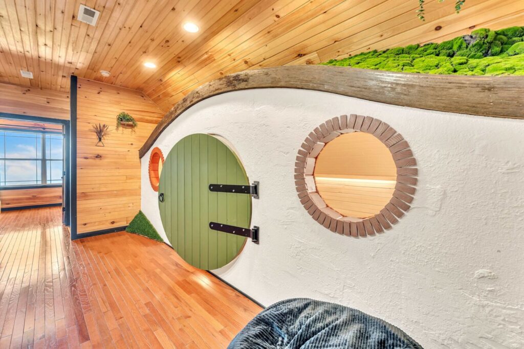 Rivers Ledge Cabin with breathtaking views, hot tub, & indoor pool! Main Image