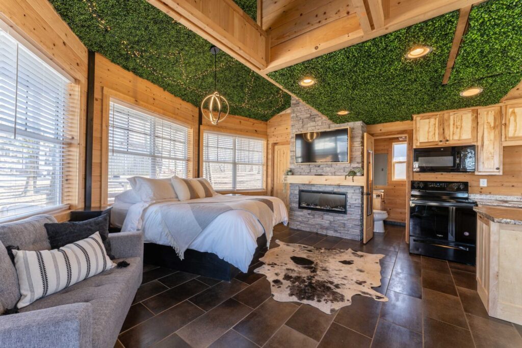 The Yurt at Paradise Pointe with a hot tub, fire pit, & Grill Main Image