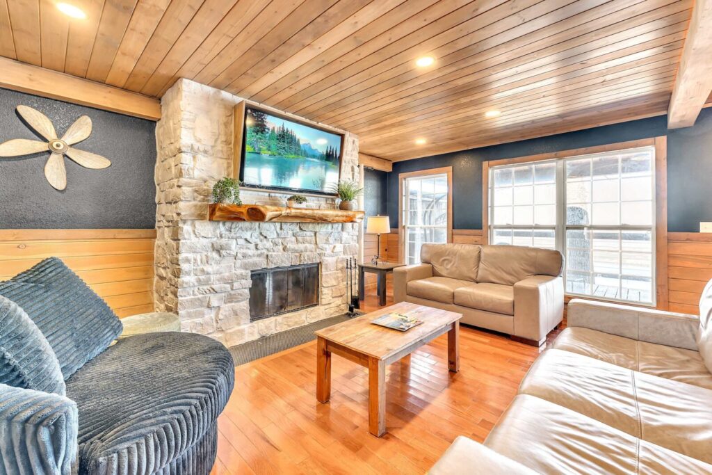 Attitude Adjustment Cabin with hot tub, fire pit, & indoor pool! Main Image