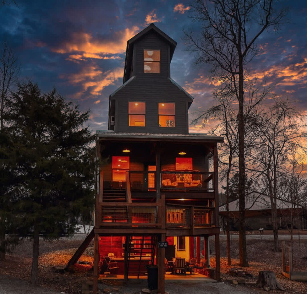 Cabin in the Sky with an outdoor kitchen! Main Image