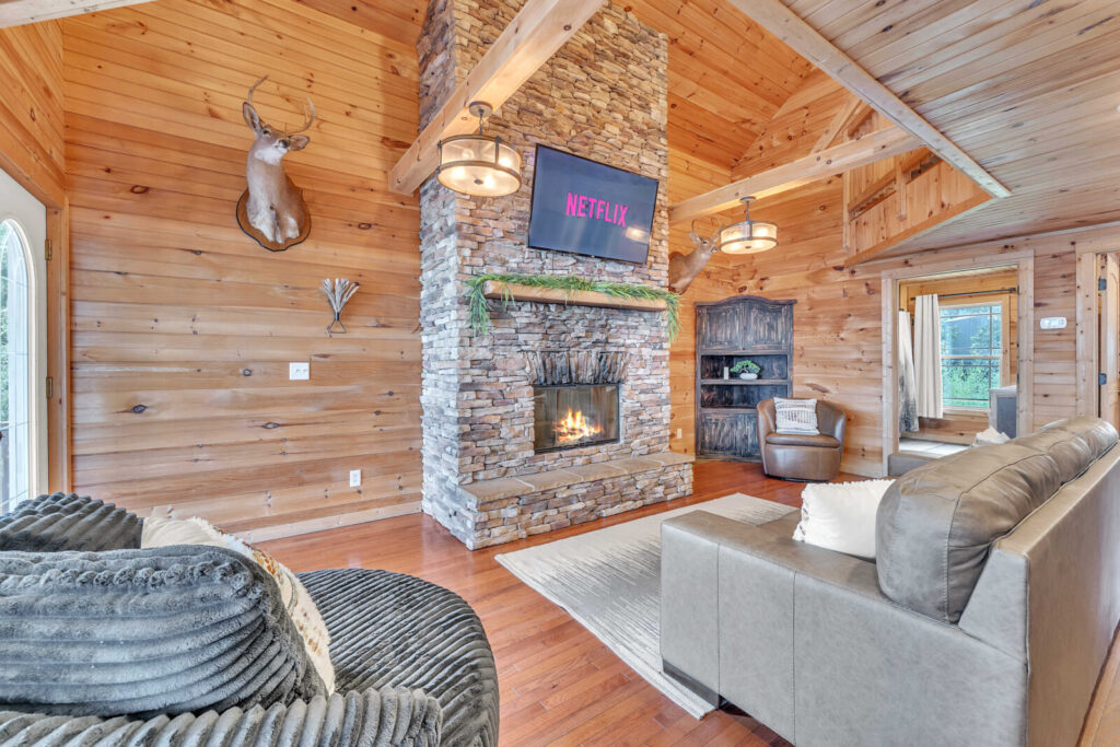 Tri-state Corner Cabin with a fire pit, hot tub, & indoor pool! Main Image