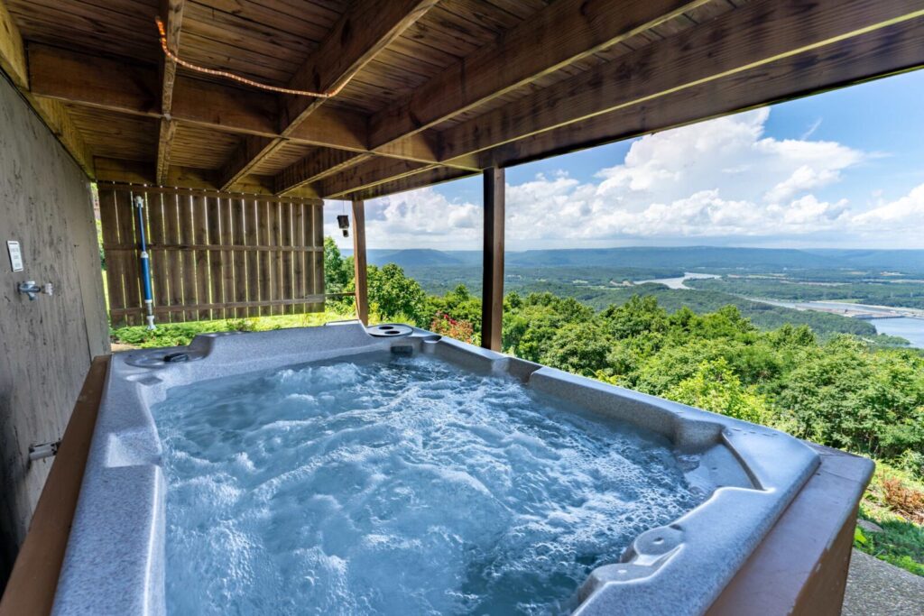 Moose Tracks Cabin – Hot Tub & Bluff Views Main Image