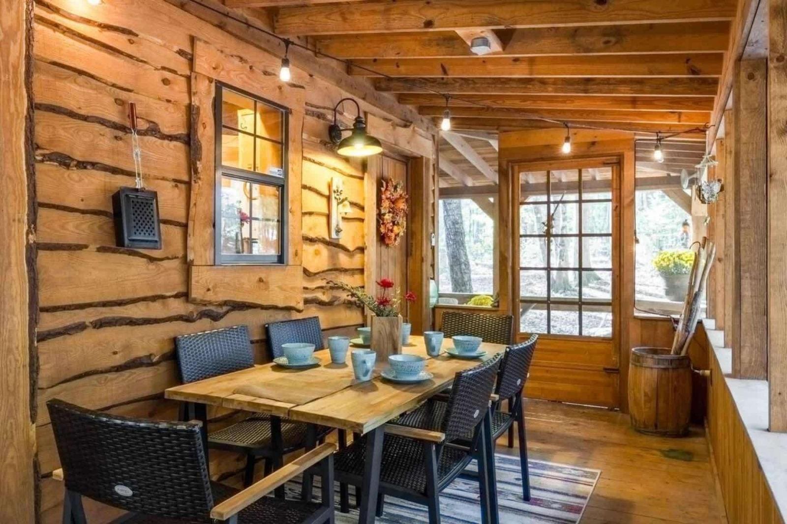 Falcon Lodge 