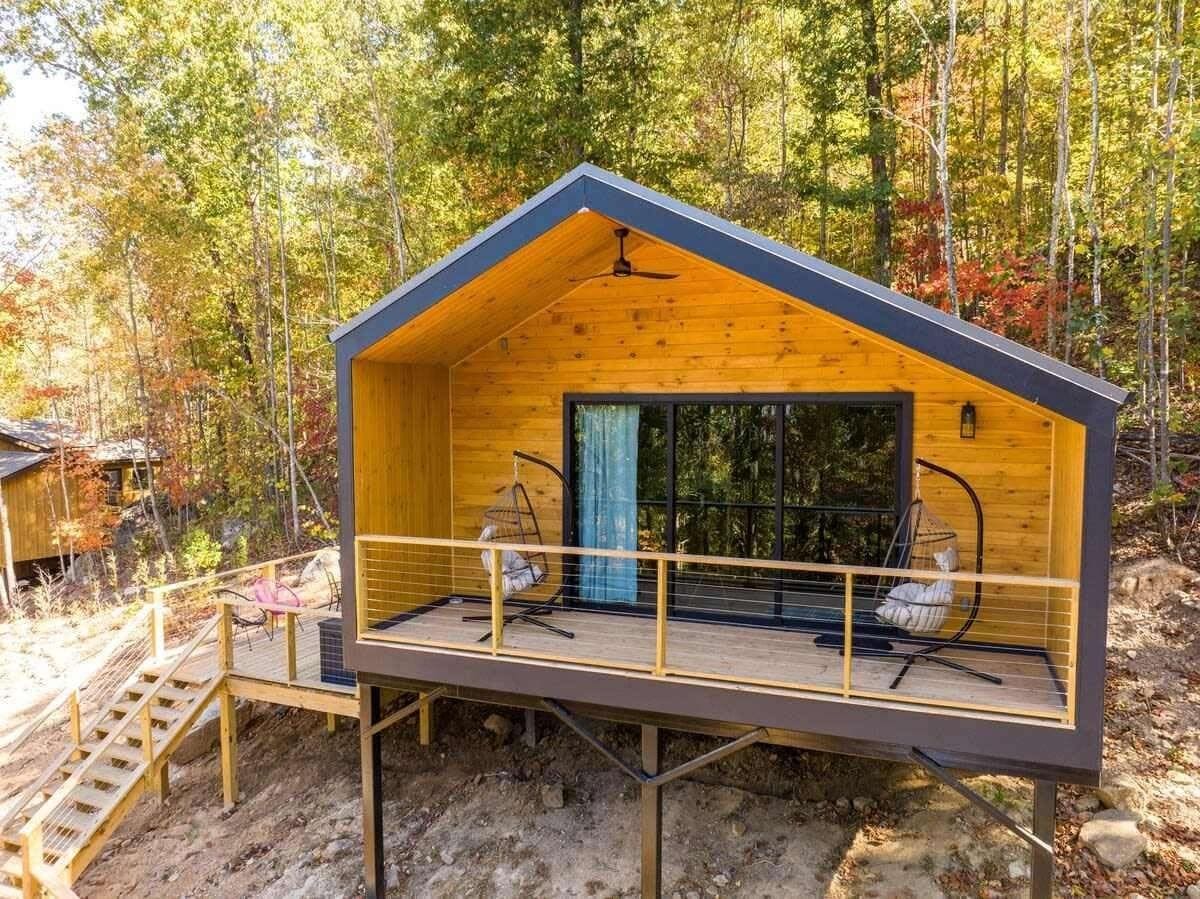 Blooming Redbud Treehouse with private hot tub | Photo 27