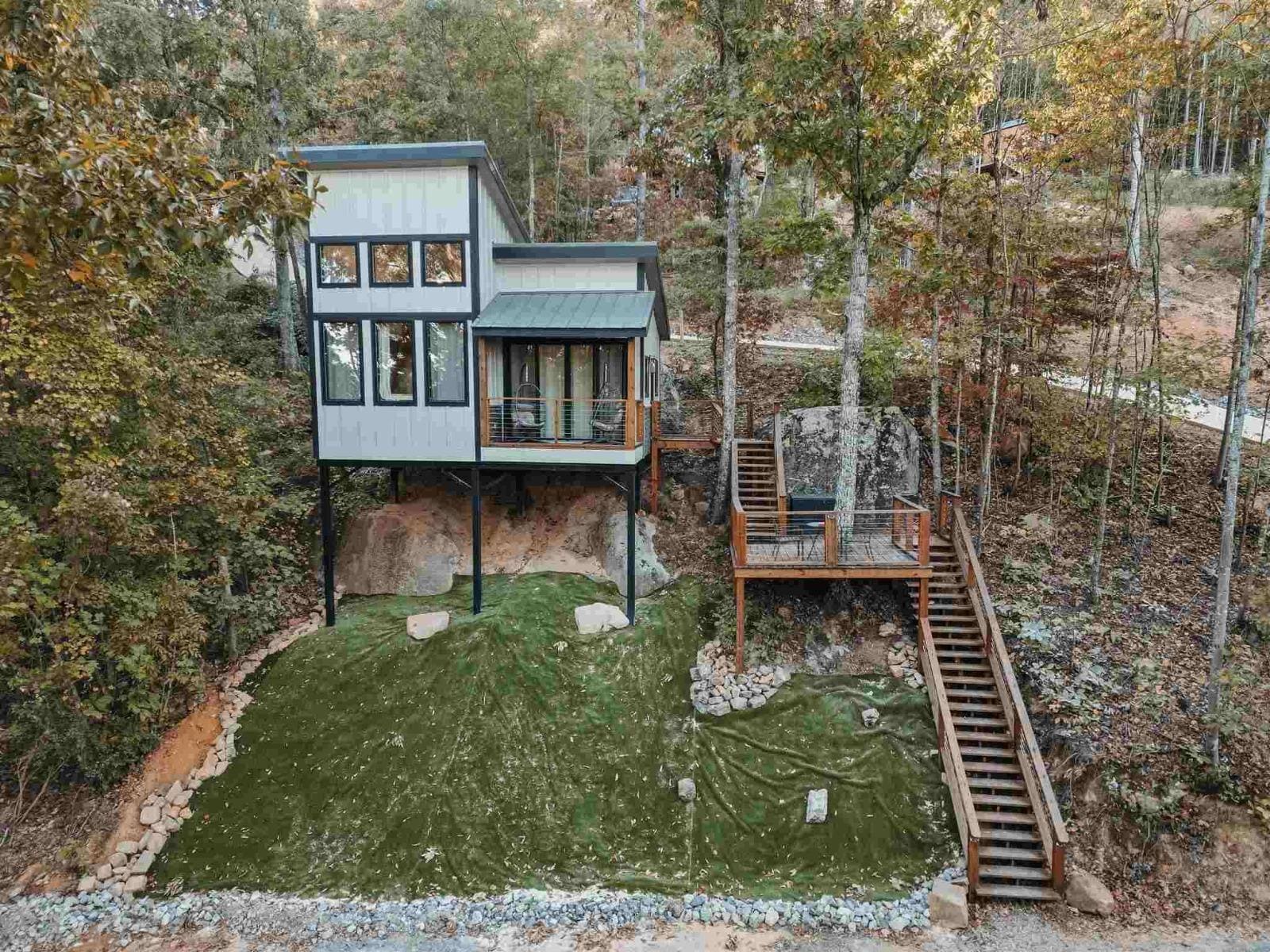 The Evergreen Treehouse with Winter Views