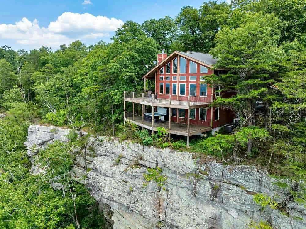 Stone Ledge Refuge Vacation Rental in Chattanooga Area