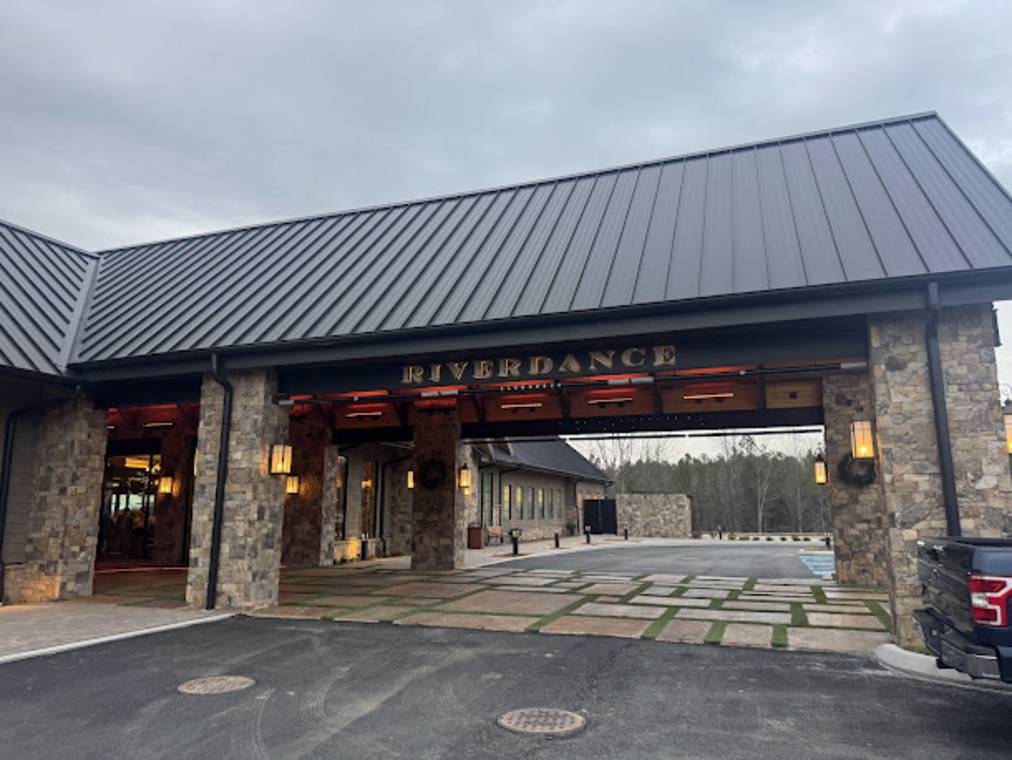 Riverdance Restaurant overlooking the Tennessee River Gorge