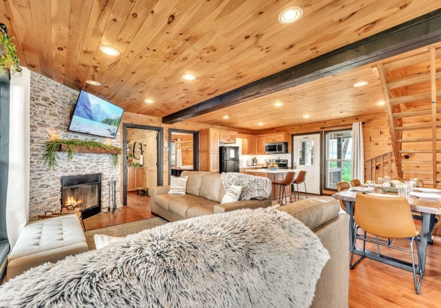 Pop & Granny's cabin with a fire pit, hot tub, & indoor pool! Main Image
