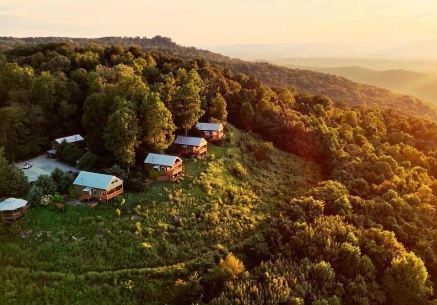 Critter Corner Cabin – Cozy Bluffside Retreat Main Image