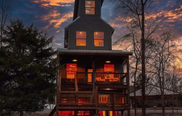Cabin in the Sky with an outdoor kitchen! Main Image